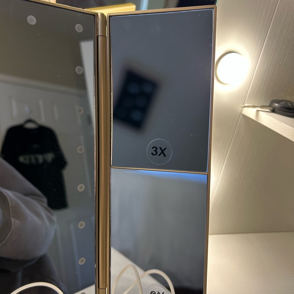 LED Vanity Mirror - Picture 4 of 6